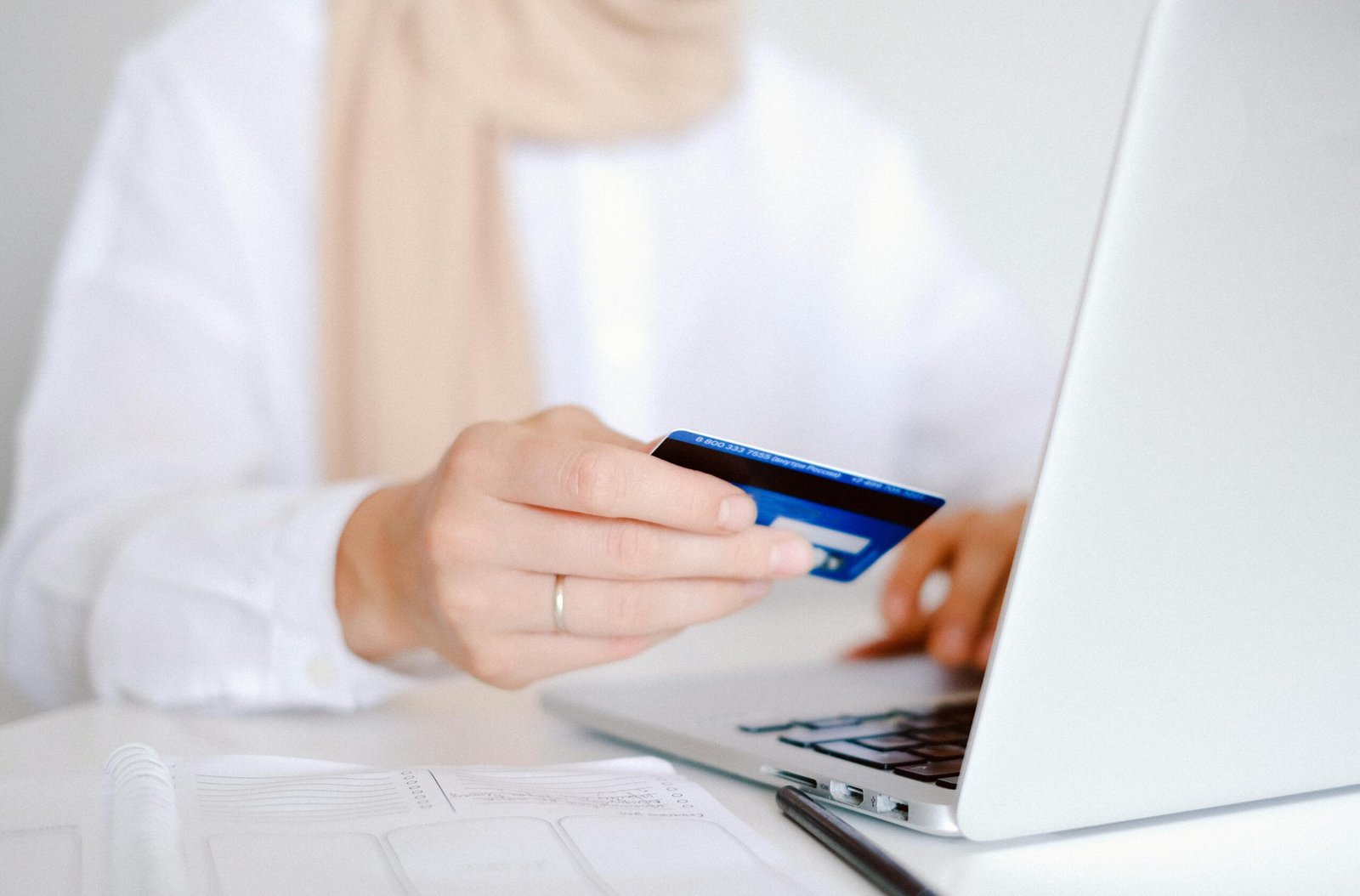 How to Start an eCommerce Business: The Complete 2025 Guide